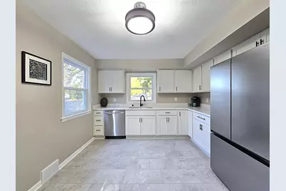 N85W17007  Lee Pl, Menomonee Falls, WI 53051 - Photo 5