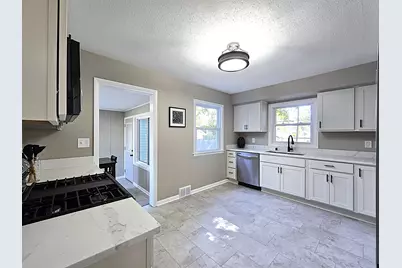 N85W17007  Lee Pl, Menomonee Falls, WI 53051 - Photo 7
