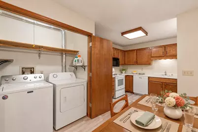 717  Canterberry Ct #B, West Bend, WI 53090 - Photo 5