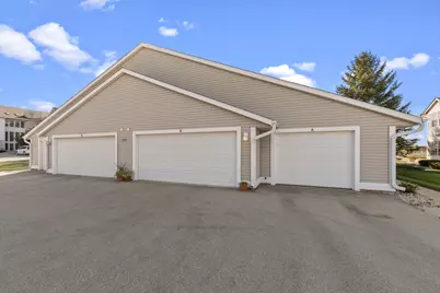 717  Canterberry Ct #B, West Bend, WI 53090 - Photo 3
