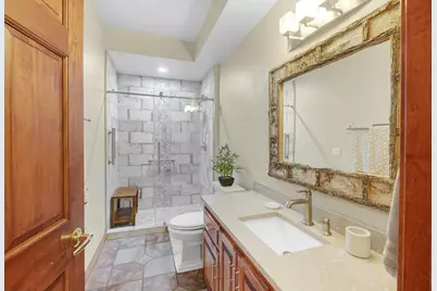 19270  Glacier Pkwy, Brookfield, WI 53045 - Photo 25