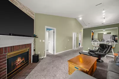 558  Pewaukee Rd #H, Pewaukee, WI 53072 - Photo 11