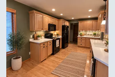 211  Heritage Dr #23, Fort Atkinson, WI 53538 - Photo 3