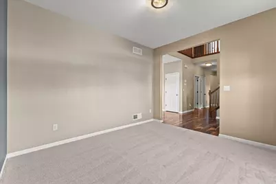 507  Oakmont Dr, Waukesha, WI 53188 - Photo 5