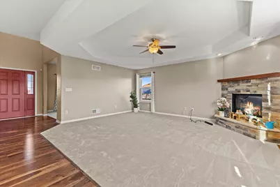507  Oakmont Dr, Waukesha, WI 53188 - Photo 7