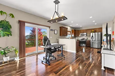 507  Oakmont Dr, Waukesha, WI 53188 - Photo 9