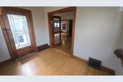 5925 W Lloyd St, Milwaukee, WI 53208 - Photo 9