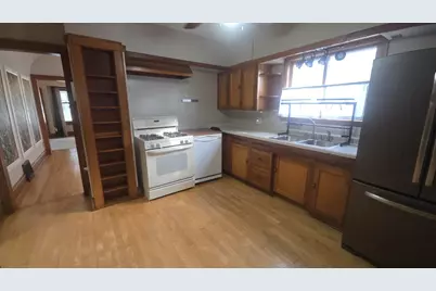 5925 W Lloyd St, Milwaukee, WI 53208 - Photo 13