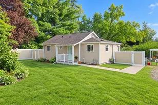 125 Sunnyside Ct, Delavan, WI 53191 - Photo 1