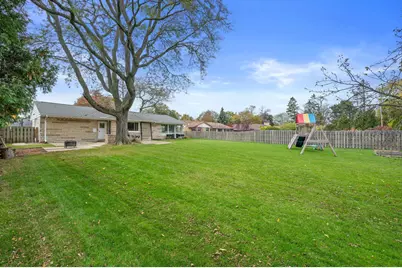 7104 N Crossway Rd, Fox Point, WI 53217 - Photo 39