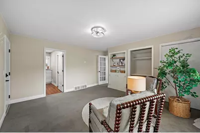 7104 N Crossway Rd, Fox Point, WI 53217 - Photo 25