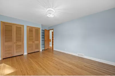 7104 N Crossway Rd, Fox Point, WI 53217 - Photo 29