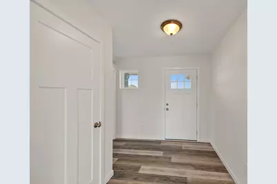 W194N15744  East Gate Ct, Jackson, WI 53037 - Photo 5