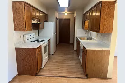 8018 W Manor Cir, Milwaukee, WI 53223 - Photo 5