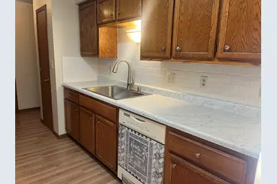 8018 W Manor Cir, Milwaukee, WI 53223 - Photo 7
