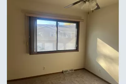 8018 W Manor Cir, Milwaukee, WI 53223 - Photo 9