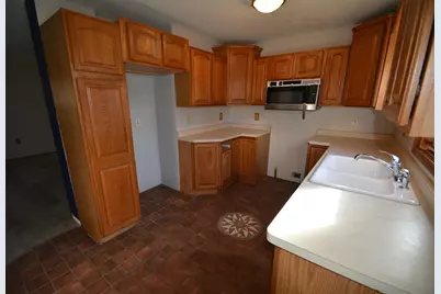 6635 W Mount Vernon Ave, Milwaukee, WI 53213 - Photo 7