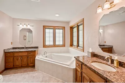 N25W26469  Fox Den Ct, Pewaukee, WI 53072 - Photo 19