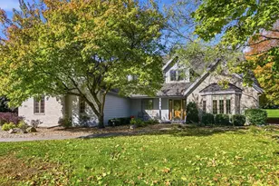 N25W26469 Fox Den Ct, Pewaukee, WI 53072 - Photo 1