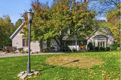 N25W26469  Fox Den Ct, Pewaukee, WI 53072 - Photo 3