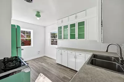 N81W6771  Fair St, Cedarburg, WI 53012 - Photo 9