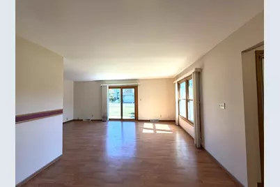 10328 W Parkwood Dr, Franklin, WI 53132 - Photo 7