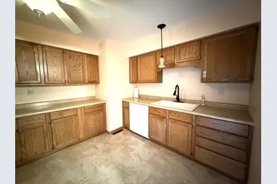 10328 W Parkwood Dr, Franklin, WI 53132 - Photo 11