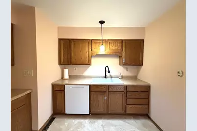 10328 W Parkwood Dr, Franklin, WI 53132 - Photo 17
