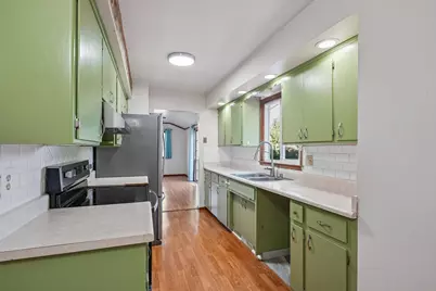 N68W13762  Bay Ridge Ct, Menomonee Falls, WI 53051 - Photo 15