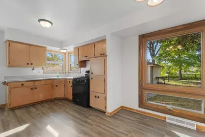 2815 S 99th St, West Allis, WI 53227 - Photo 7