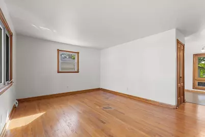 2815 S 99th St, West Allis, WI 53227 - Photo 3