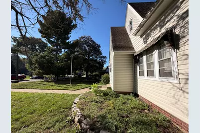 3418 N Elmwood Dr, Racine, WI 53405 - Photo 7