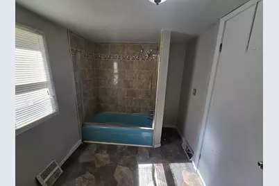 1324 S 24th St, Milwaukee, WI 53204 - Photo 13
