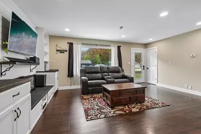 W160N9894  Colonial Dr, Germantown, WI 53022 - Photo 9