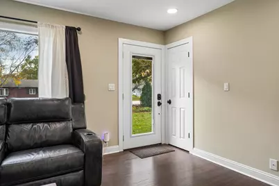 W160N9894  Colonial Dr, Germantown, WI 53022 - Photo 5