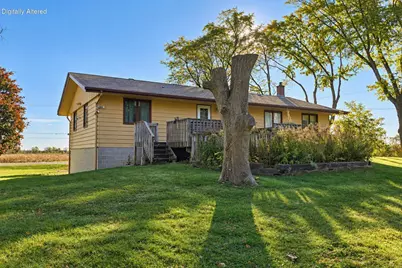 5011  River Rd, West Bend, WI 53095 - Photo 7