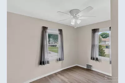 6829 W Arthur Ave, West Allis, WI 53219 - Photo 17