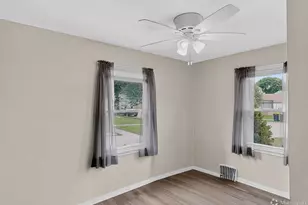 6829 W Arthur Ave, West Allis, WI 53219 - Photo 17