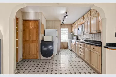 1100 N 69th St, Wauwatosa, WI 53213 - Photo 9