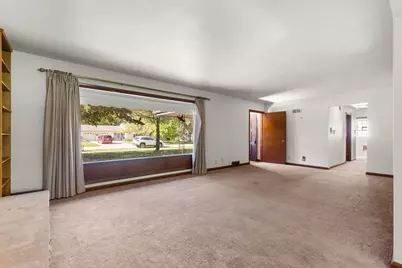 5252 S Tuckaway Dr, Greenfield, WI 53221 - Photo 5