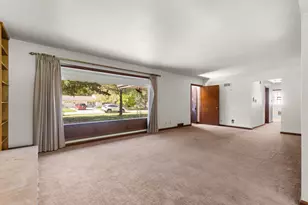 5252 S Tuckaway Dr, Greenfield, WI 53221 - Photo 5