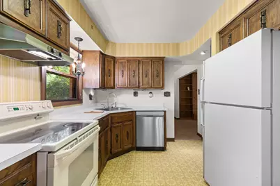 5252 S Tuckaway Dr, Greenfield, WI 53221 - Photo 11