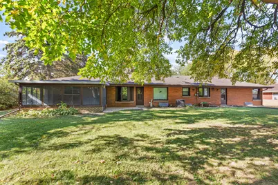 5252 S Tuckaway Dr, Greenfield, WI 53221 - Photo 23