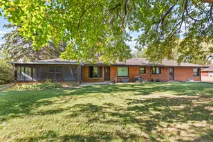 5252 S Tuckaway Dr, Greenfield, WI 53221 - Photo 23