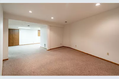 15638 W Ridge Rd, New Berlin, WI 53151 - Photo 25