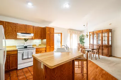 15638 W Ridge Rd, New Berlin, WI 53151 - Photo 9