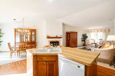 15638 W Ridge Rd, New Berlin, WI 53151 - Photo 11