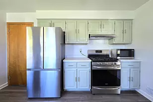 357 E Gauer Cir, Milwaukee, WI 53207 - Photo 9