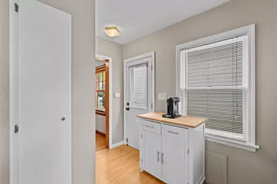 5755 N Argyle Ave, Glendale, WI 53209 - Photo 9