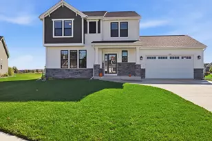 225 Windridge Ct, Slinger, WI 53086 - Photo 1